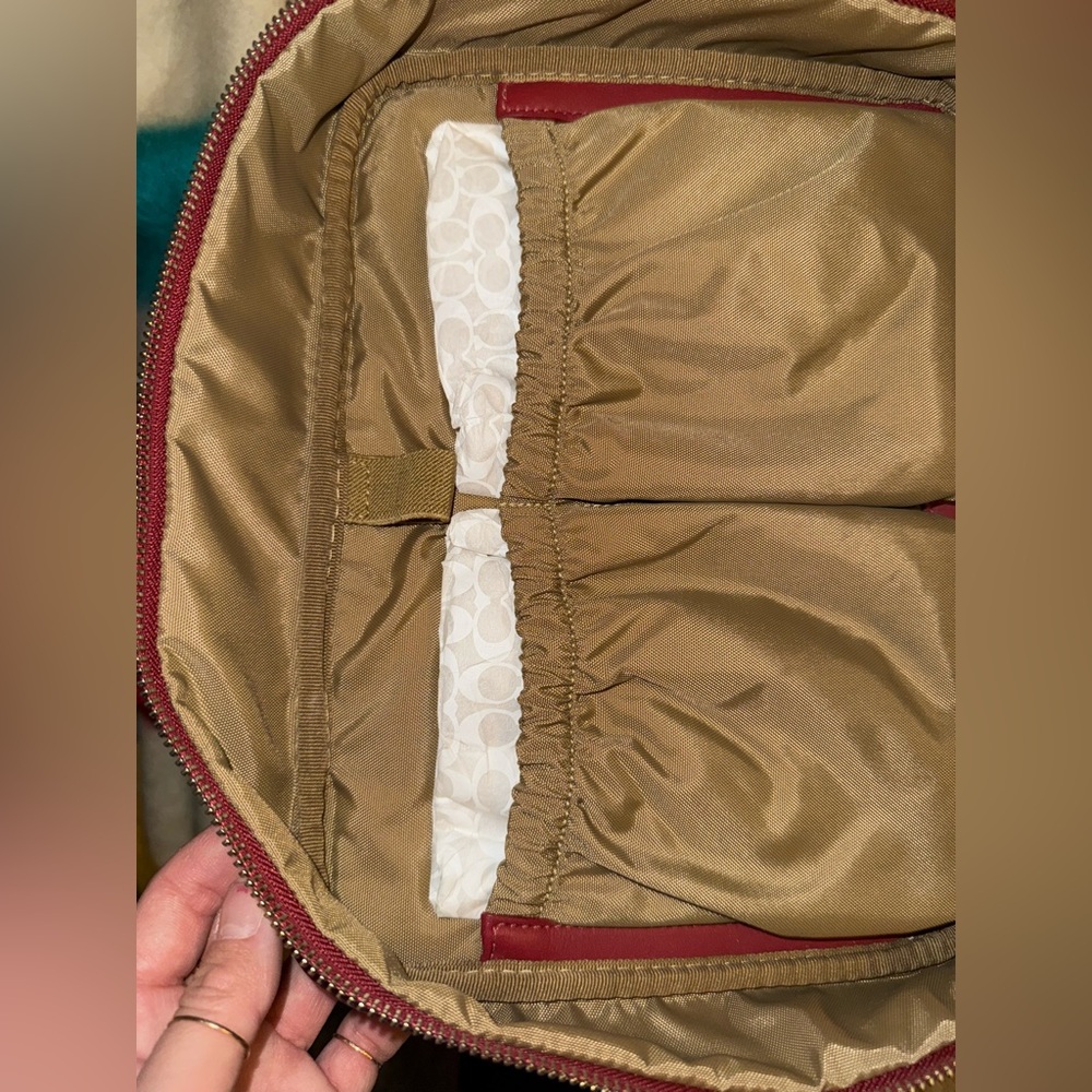 Red Leather coach toiletry bag - Picture 11 of 11